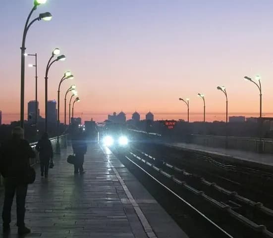Dangerous objects were found on the tracks of the red metro line in Kyiv after the Russian strikes. Train traffic has already resumed