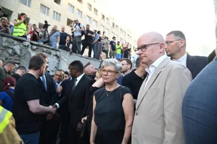 The Foreign Ministry organized a visit of more than 30 heads of foreign diplomatic missions to the site of the Russian attack on Okhmatdyt