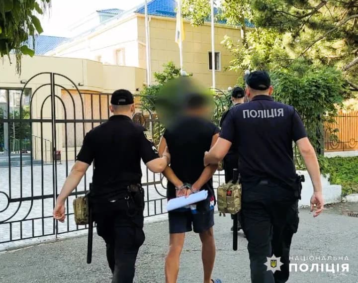 В Одесі четверо чоловіків через помсту забили до смерті людину