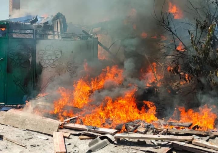 Ворог бив по Нікопольщині з важкої артилерії та БпЛА: є значні руйнування, серед постраждалих - 13-річний хлопчик