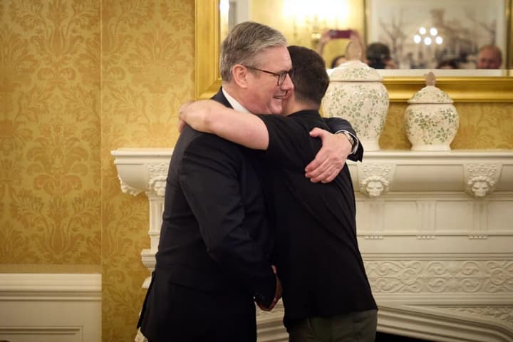 Zelenskyy meets for the first time with the new British Prime Minister: they discussed the use of Storm Shadow on military targets in Russia