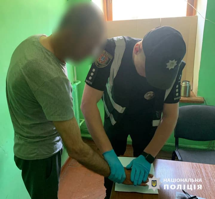 Двум жителям Одесской области грозит до 10 лет лишения свободы за похищение и пытки коллеги, которого они заподозрили в краже