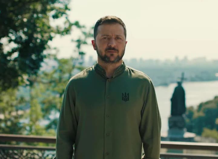 Украина не может согласиться на меньшее, чем жить: Зеленский поздравил украинцев по случаю Дня Украинской Государственности