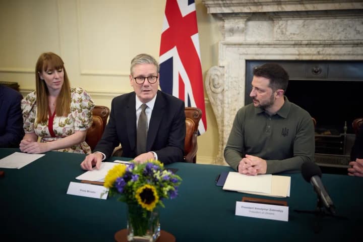 Зеленський закликав посилювати санкційний тиск на рф, щоб москва не могла адаптуватись до обмежень 