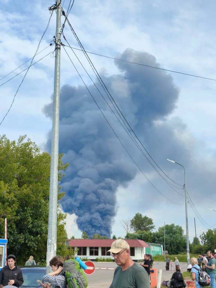 У російському підмосков'ї масштабна пожежа на заводі моторних олив