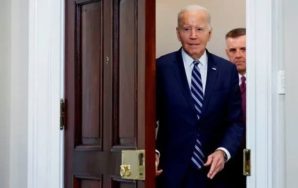 Финансовые поступления в предвыборный фонд Байдена упали - Reuters