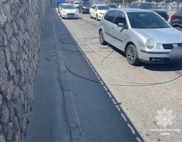 Обрив троса на атракціоні-спуску через Дніпро: водолази шукають людину