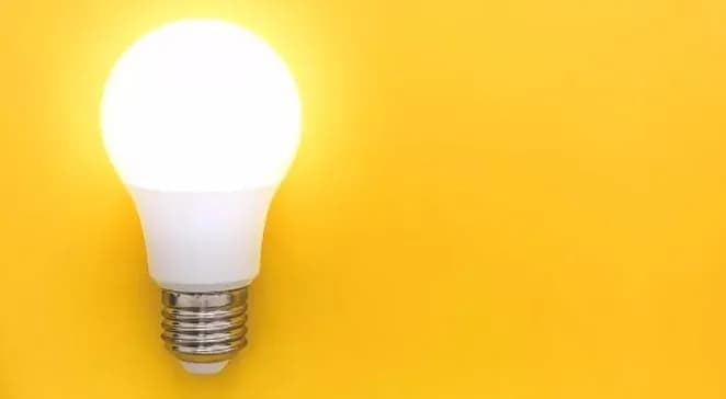 Світло вимикатимуть увесь день: в Укренерго розповіли, як діятимуть графіки відключень у понеділок 