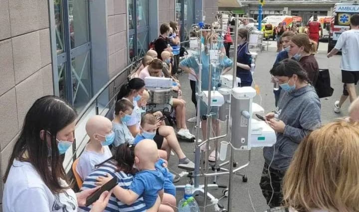 Семьи 331 ребенка, пострадавших во время атаки на "Охматдет", уже получили денежную помощь