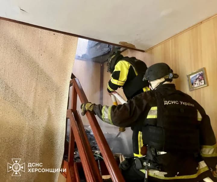 рф знову обстріляла рятувальників під час гасіння пожежі на Херсонщині