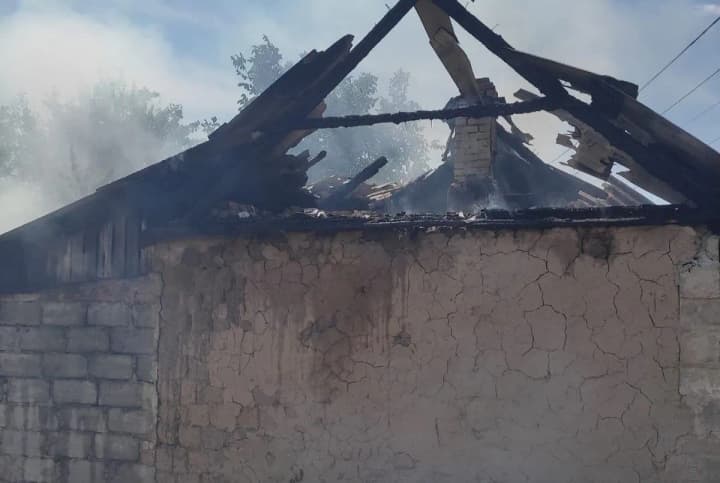 Russia attacks Nikopol region almost 20 times: 75-year-old man injured