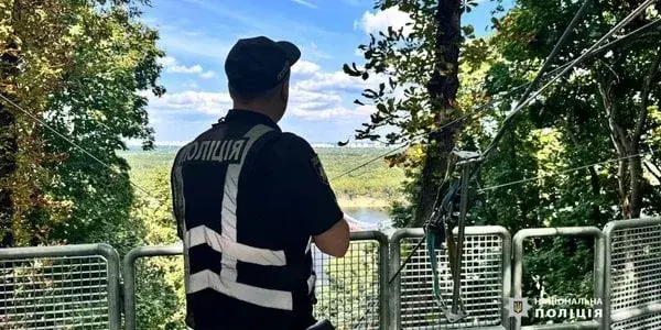 Загибель хлопця на канатній дорозі через Дніпро: суд арештував майно атракціону