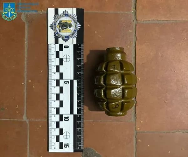 У Хмельницькому чоловік погрожував підірвати на вулиці гранату, його арештували - прокуратура