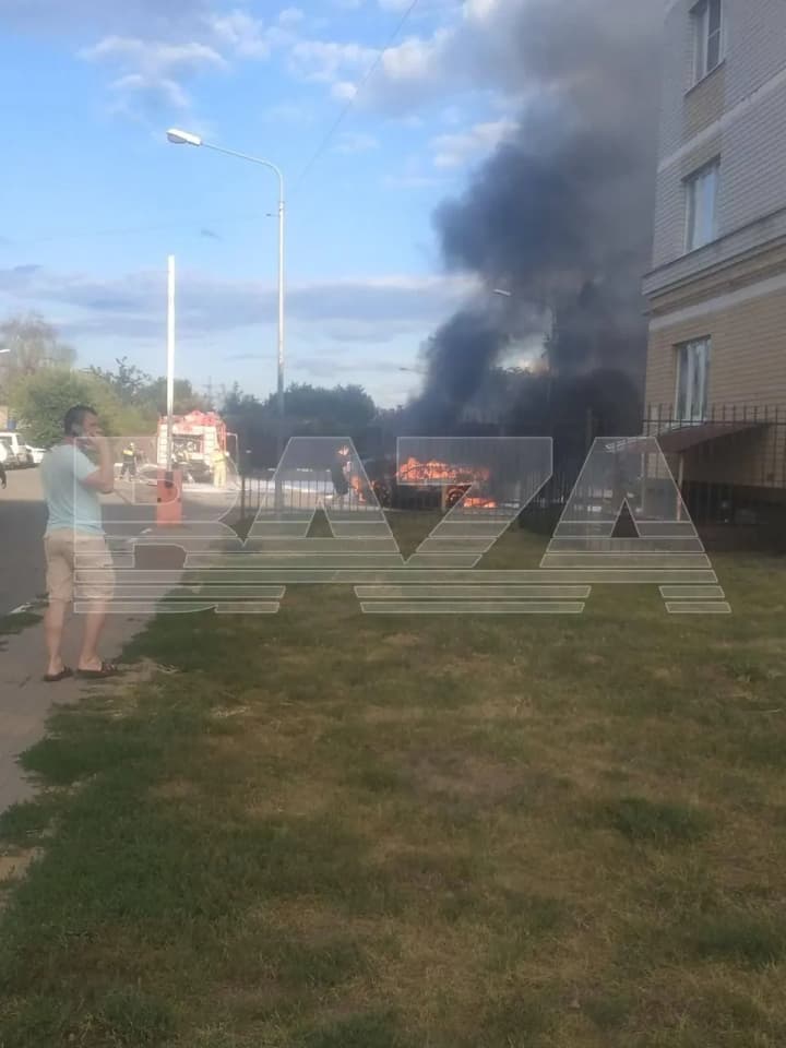 "Хлопок" в белгороде: в соцсетях сообщают о горящих автомобилях