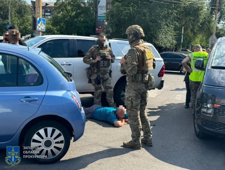 Переправляли чоловіків за кордон: у Запоріжжі викрили очільника благодійного фонду та його спільника