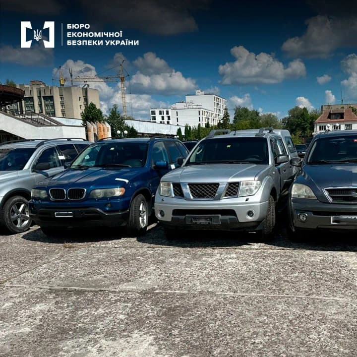 У Львівській області викрито схему незаконного ввезення авто під виглядом гумдопомоги