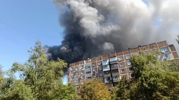 В окупованому Донецьку велика пожежа в торговому центрі "Галактика"