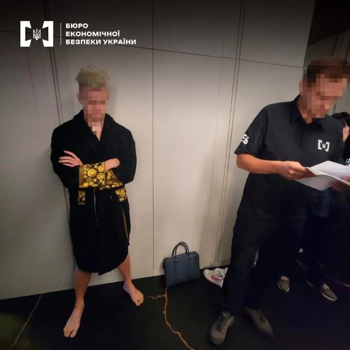 Елітні супер/спорт кари та квартири: на майно блогера  Слобоженка накладено арешт