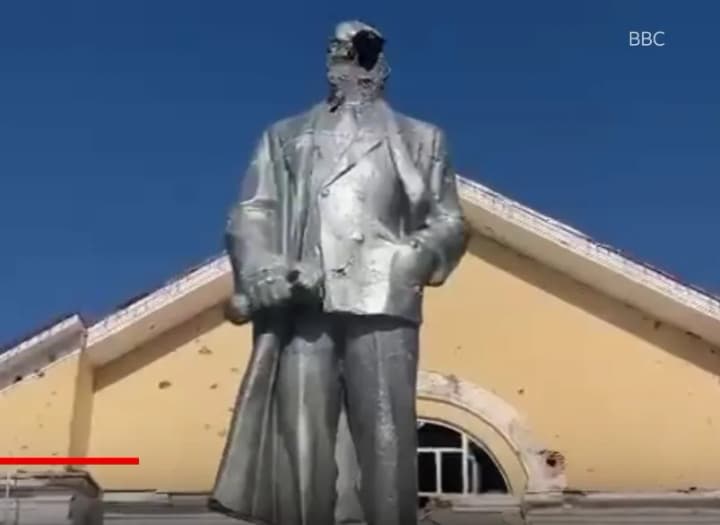 Lenin's monument still stands in court - BBC