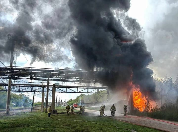 Explosion occurs at a petrochemical plant in Bashkiria in Russia: three injured