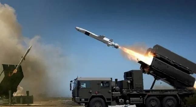 У Київській області працює ППО: жителів закликають залишатися в укриттях