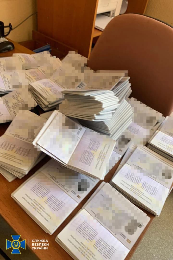 Passports were issued to Ukrainians abroad: a large-scale scheme for evaders exposed in Odesa region