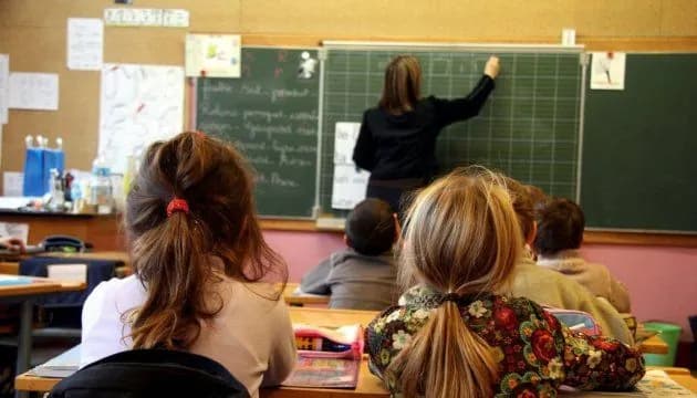 З 2025 навчального року МОН вимагатиме очного навчання дітей в школах 