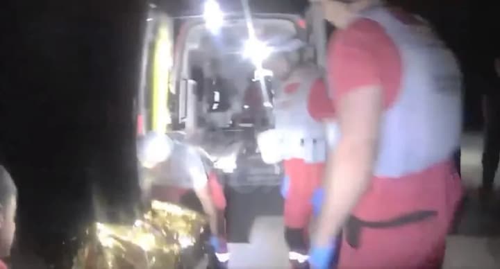 Бодикамеры правоохранителей Запорожья зафиксировали спасение пострадавших после обстрела рф