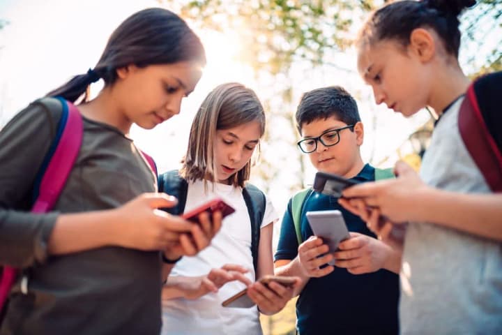 France to launch experimental ban on cell phones in schools for children under 15