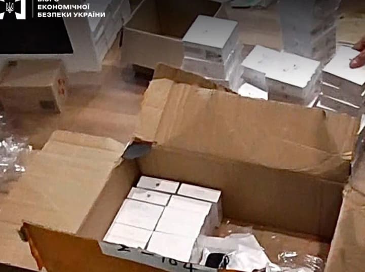 Resident of Kyiv region is suspected of fraud for disguising counterfeit goods as a well-known brand