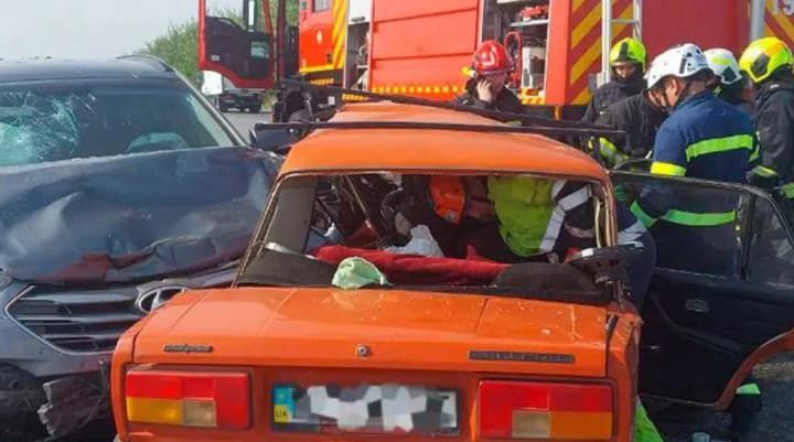 На Дніпровщині зіткнулися дві автівки: одна людина загинула