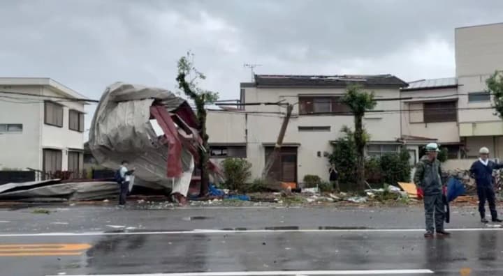 Typhoon Shanshan leaves at least six dead in Japan