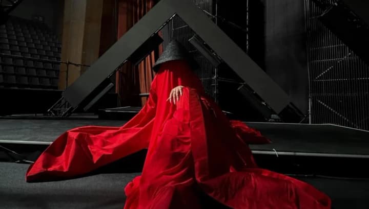 Klavdia Petrivna shows her face for the first time at a solo concert