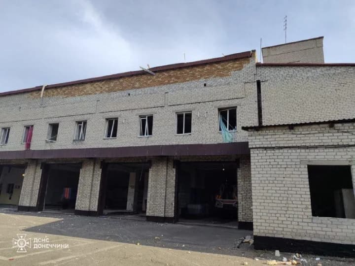 У Покровську внаслідок обстрілу рф пошкоджено пожежно-рятувальну частину