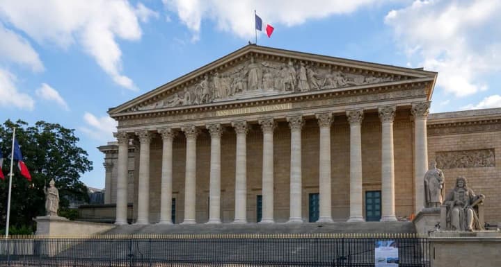 Во Франции из-за недополучения налогов может возникнуть дефицит бюджета - Reuters