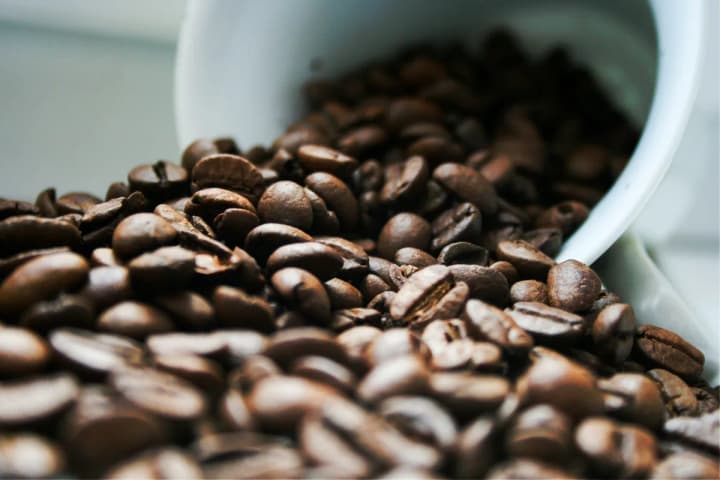 Bloomberg: coffee prices rise due to reduced stocks and bad weather in Brazil