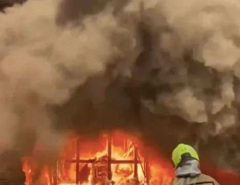 Black smoke can be seen in the Podil district of Kyiv: a service station is on fire, but no one was injured