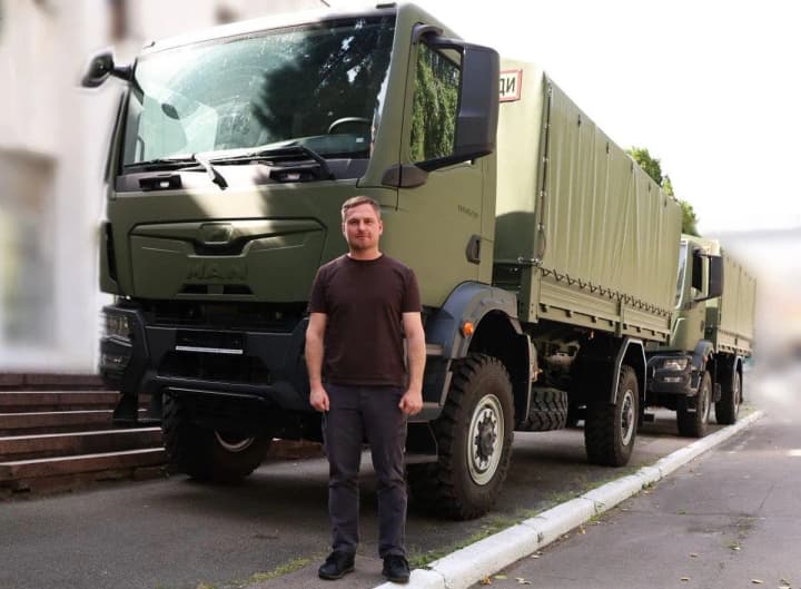 Київщина передала 2 вантажівки MAN для 72-ї бригади ім. Чорних Запорожців