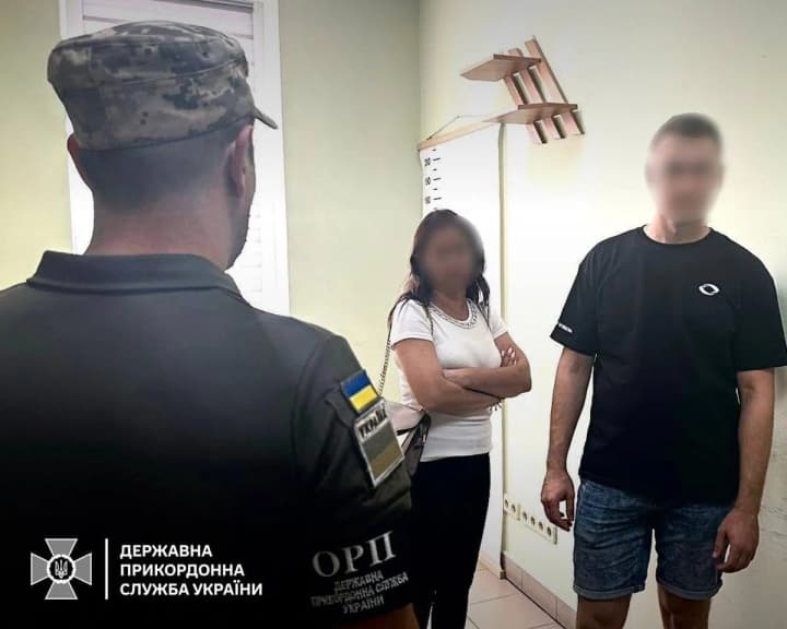 Українець одружився з тещею, яка має інвалідність, щоб виїхати за кордон