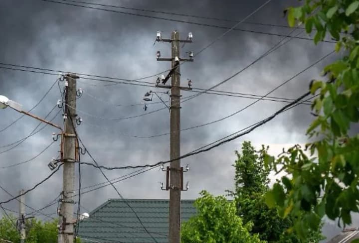 Унаслідок російських обстрілів знеструмлено північ Донеччини