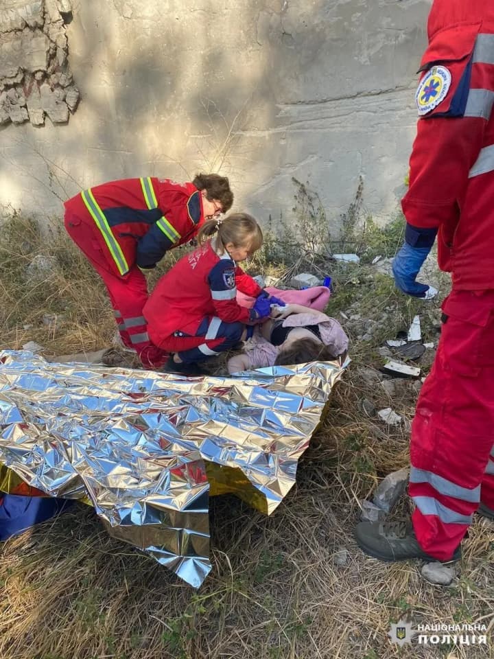 In Kharkiv region, a 10-year-old girl fell from the third floor of an unfinished building