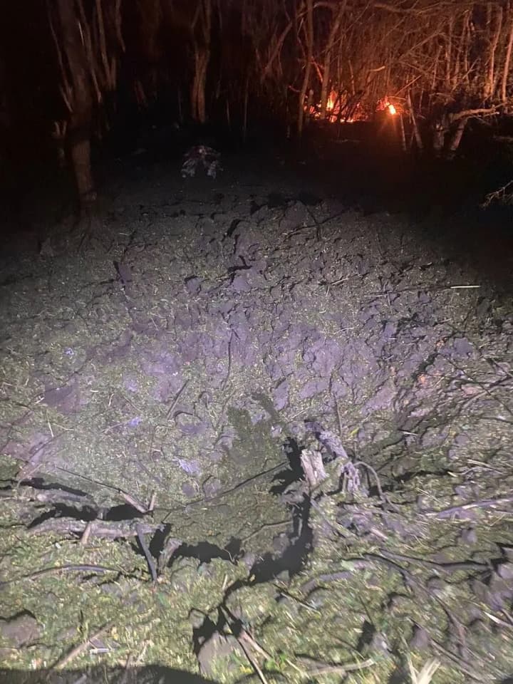 Ворожий обстріл пошкодив будинки та будівлю ДСНС у селі на Харківщині