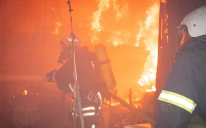 Пошкоджено суховантажне судно, цивільна інфраструктура: зс рф вдарили по Одещині "шахедами" та балістикою