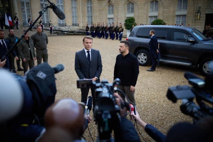 Zelenskyy personally presented the Victory Plan to Macron: they discussed points and strategy