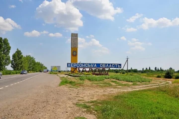 Армия рф утром ударила дронами по Бериславу на Херсонщине: есть пострадавшие