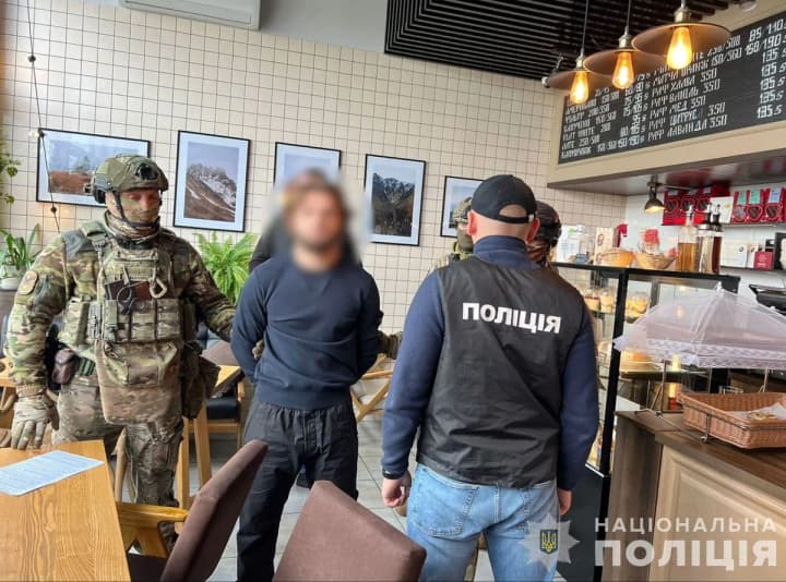 Переправляли военнообязанных через границу: в столице задержали участника "сходки" криминальной банды