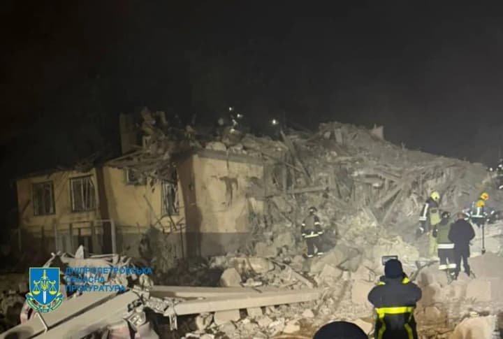 Ракетний удар по Дніпру: кількість постраждалих зростає, серед них діти