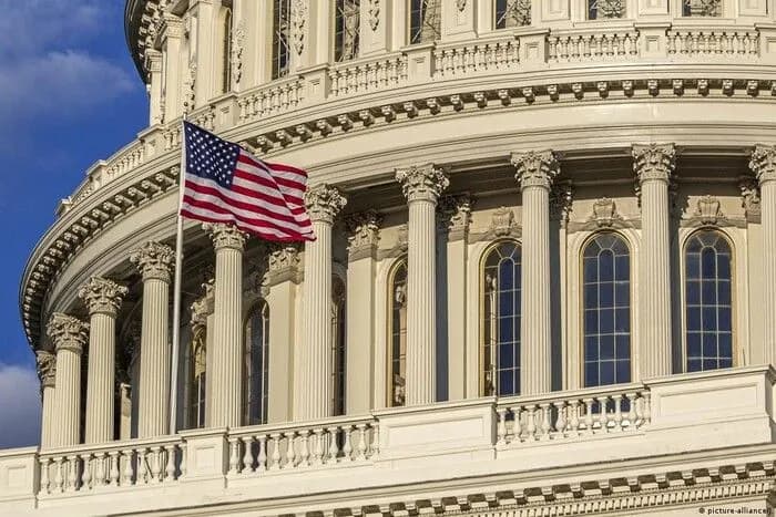 Конгрессмены призвали Байдена разрешить Польше сбивать ракеты над Украиной