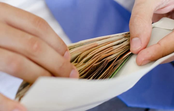 Справу представника адвокатського об’єднання, якого викрито на хабарі детективам НАБУ та прокурору САП, скеровано до суду