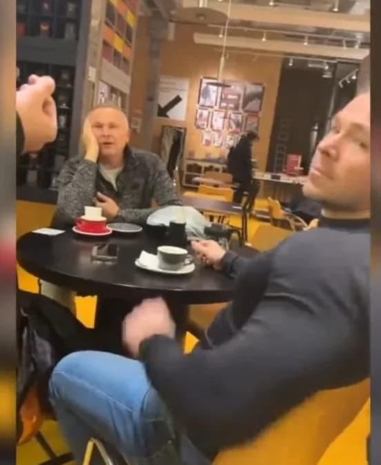 Языковой скандал: в столице мужчины напали на девушку, которая сделала им замечание из-за общения на русском